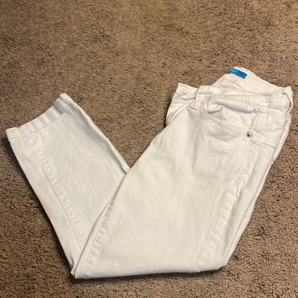 White jeans capris